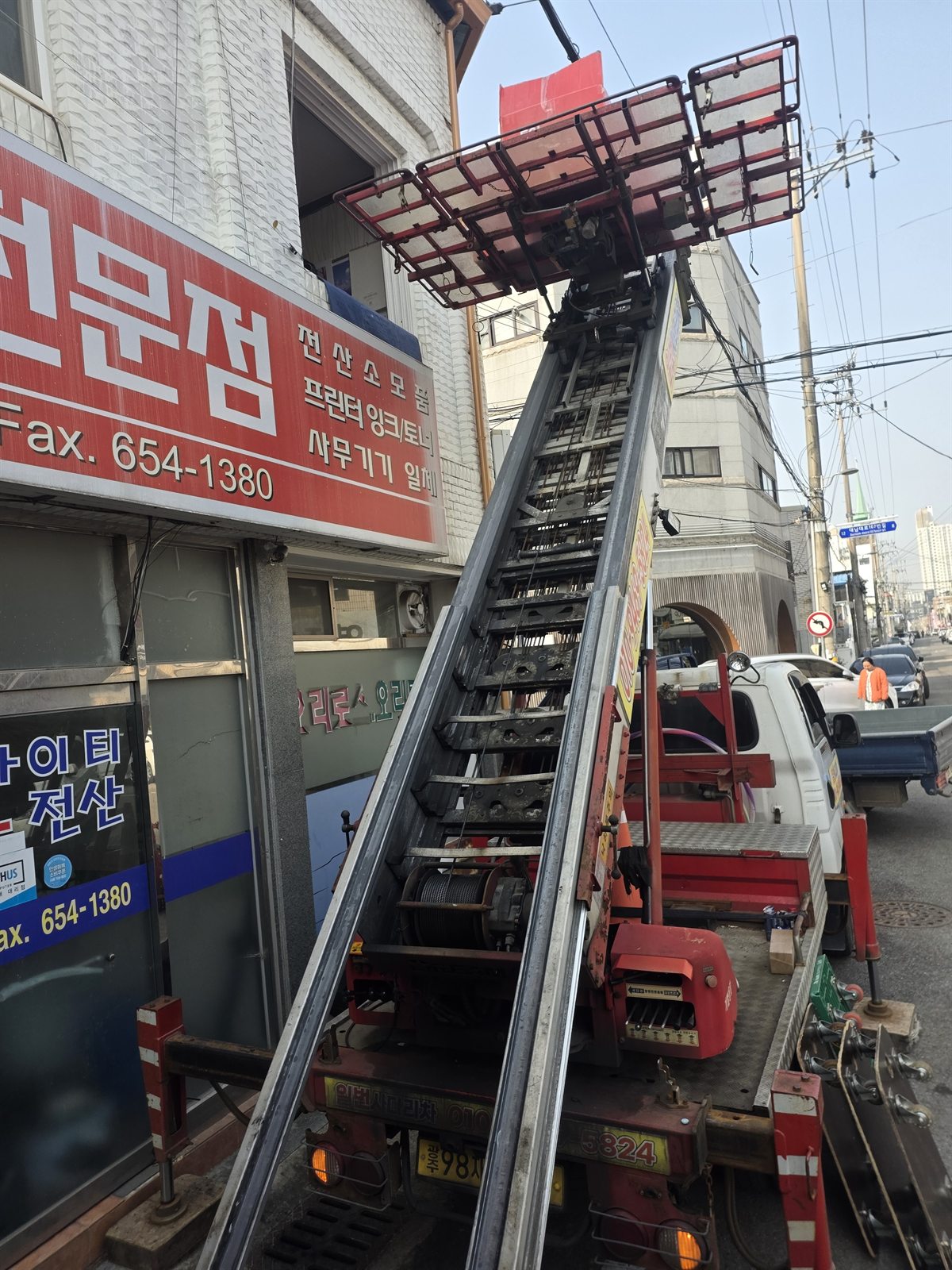 상가 앞 사다리차 설치 사진